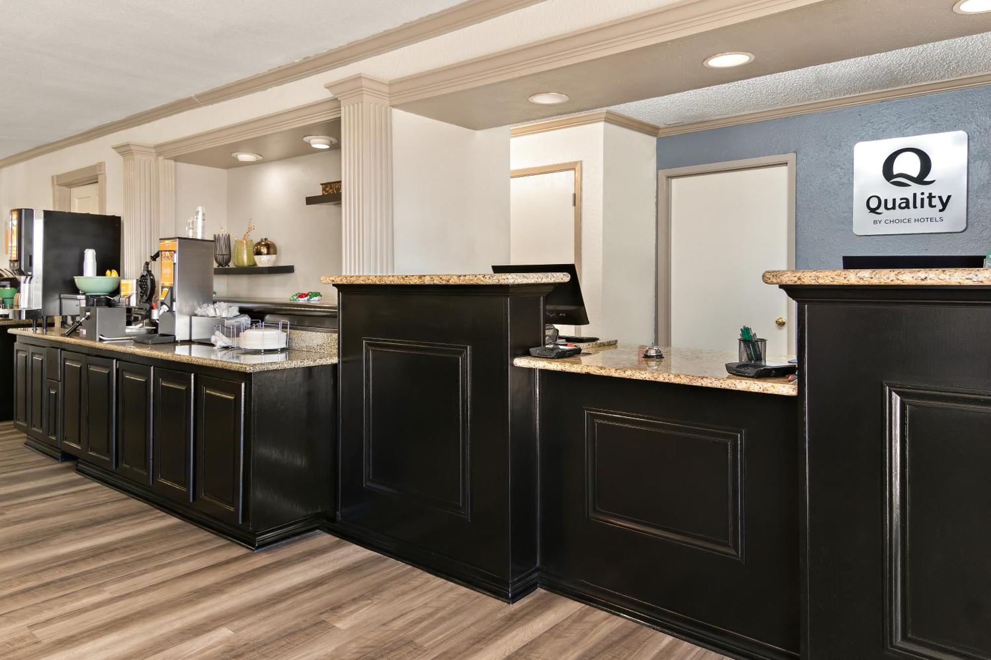 Quality Inn & Suites Weatherford Exteriör bild