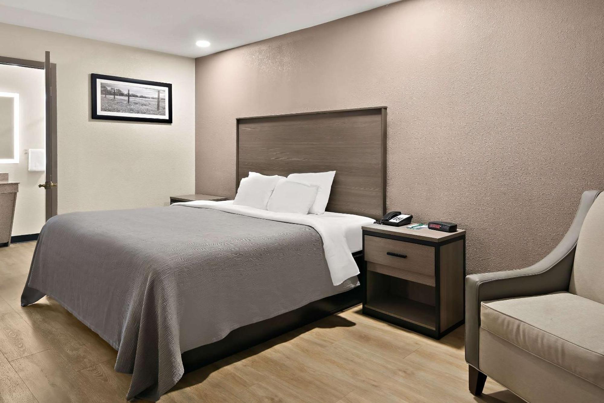 Quality Inn & Suites Weatherford Exteriör bild